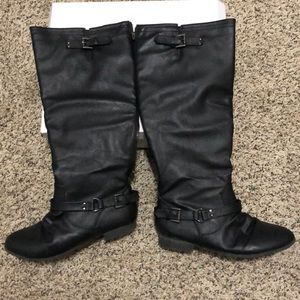 Black winter boots